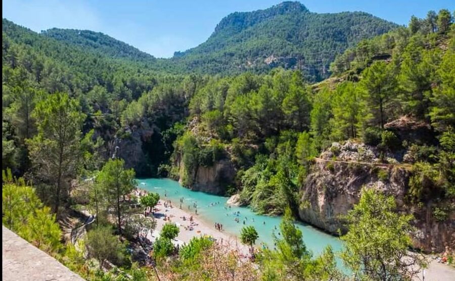 Valencia: Montanejos Thermal Spring & Girlfriend Waterfall - What to pack for a wet mountain day