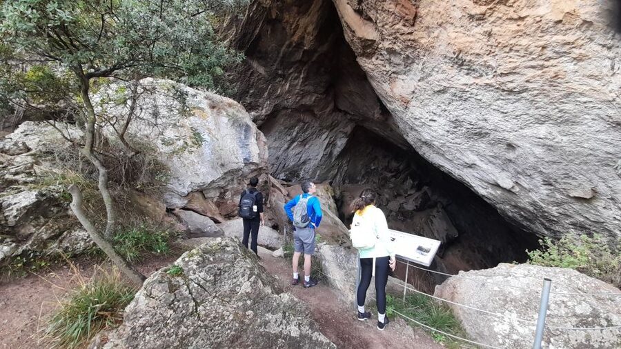 Valencia: Private Hiking in Montanejos with Thermal Springs - From Valencia to Montanejos by private transfer