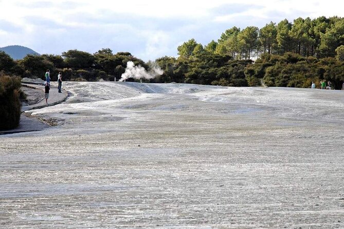 Wai-O-Tapu Geothermal Valley, & Hot River - What the guide adds to the day