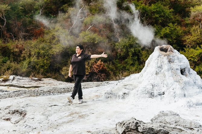 Wai-O-Tapu Thermal Wonderland, Rotorua, New Zealand - The colors, smells, and sounds of an active thermal area