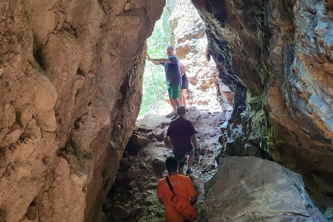 Water Adventure: La Leona Waterfall, River tubing & Cliff jumps - The guide can shape the whole day