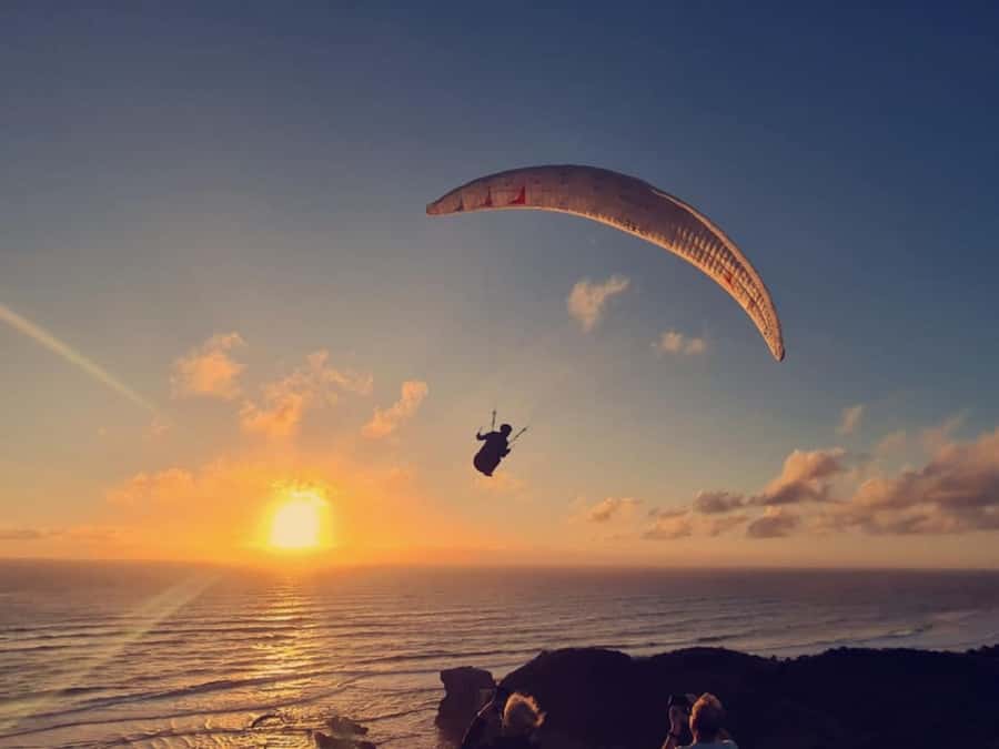 West Auckland: Sunset with Thermal pool & Wine Tasting - Leaving Auckland CBD for the west coast