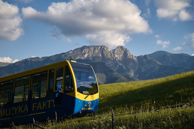 Zakopane and Hot Springs from Krakow Full-Day Tour - Chochołów and the taste of Oscypek