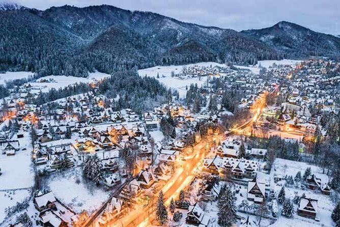 Zakopane and Thermal Pools Tour with Hotel Pickup - Reaching Zakopane and walking Krupówki