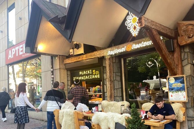 Zakopane Tour from Krakow with Thermal SPA and Hotel Pick up - Two hours on Krupowki Street in Zakopane